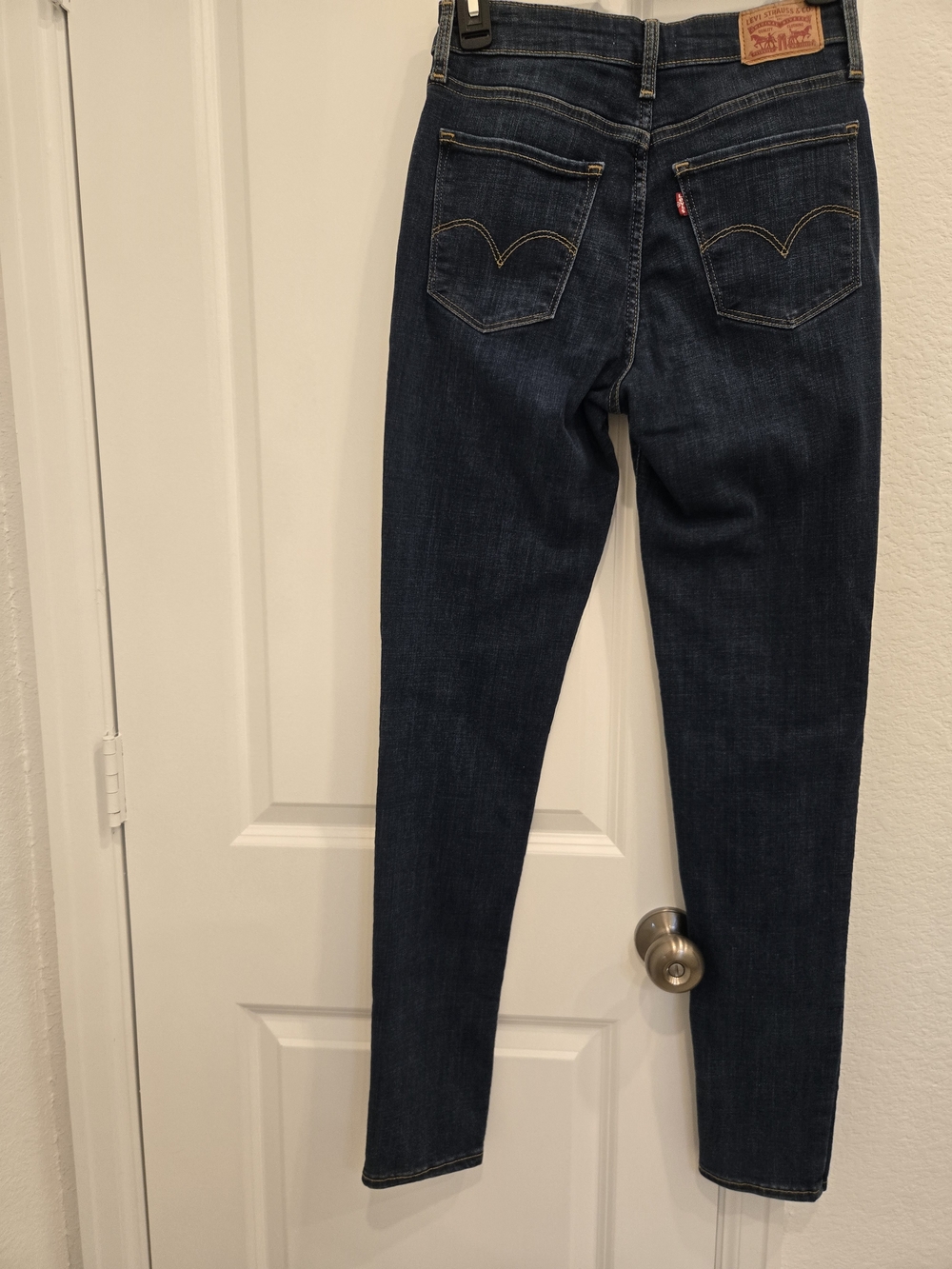 Levi's Women's Dark Blue Slim Jeans, Size 27. 0036